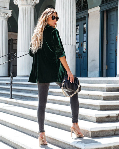Effortlessly Elegant Jacket with a Timeless Design