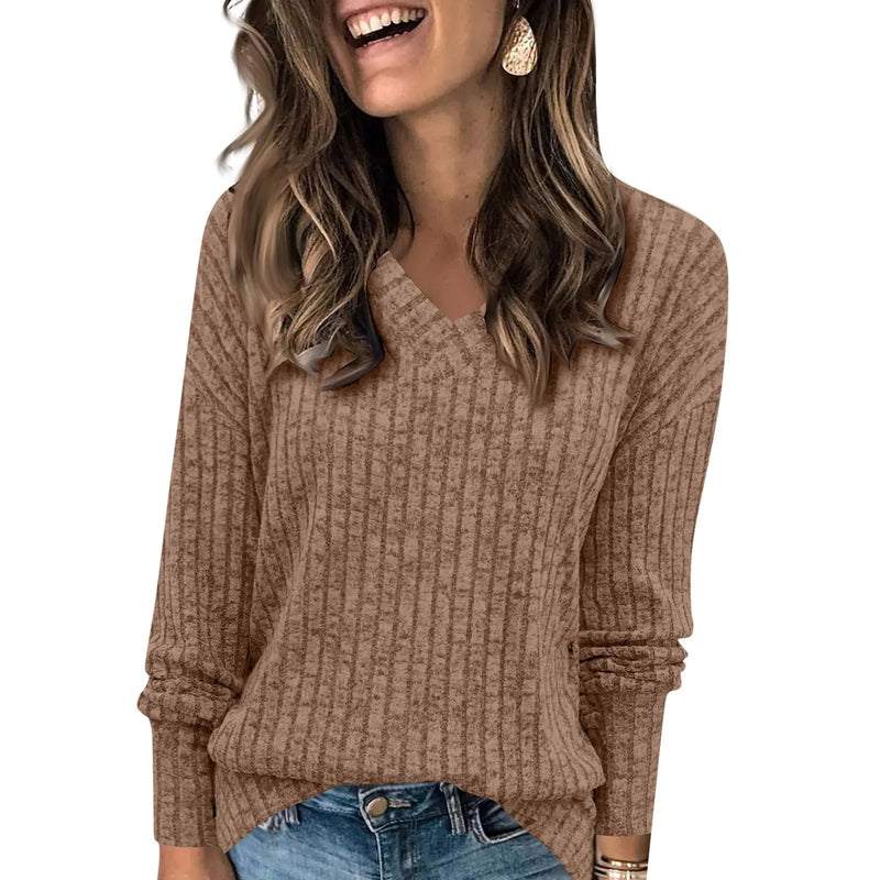 Effortlessly Elegant Sweater with a Timeless Design