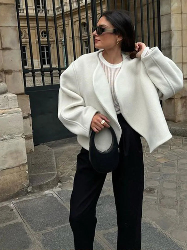 Well Tailored Jacket with a Graceful Silhouette