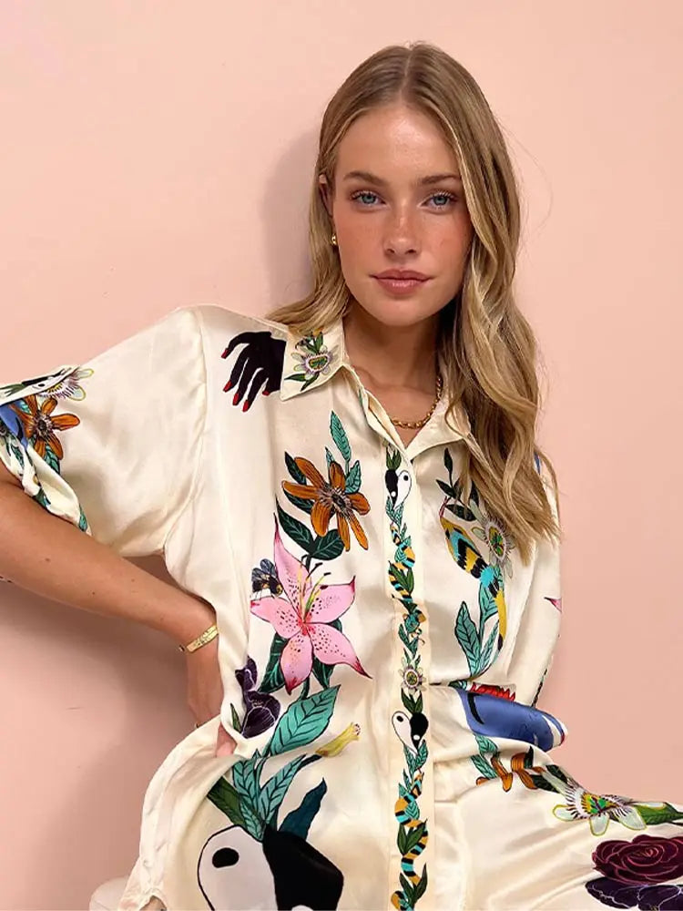 Effortlessly Elegant Garment with a Timeless Design