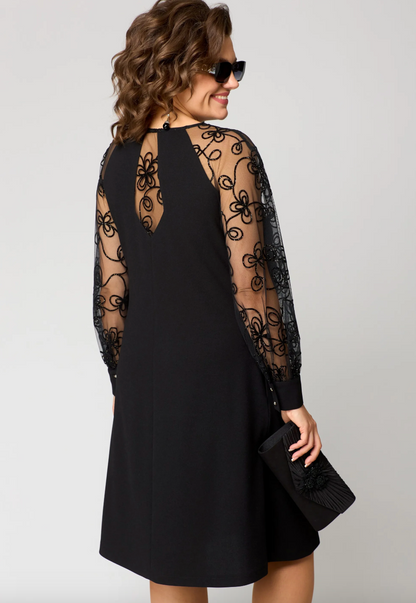 Gracefully Styled Dress for Any Occasion