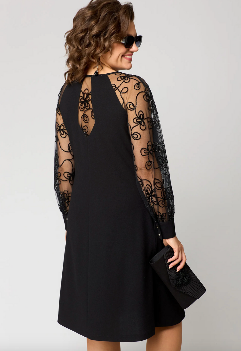 Gracefully Styled Dress for Any Occasion
