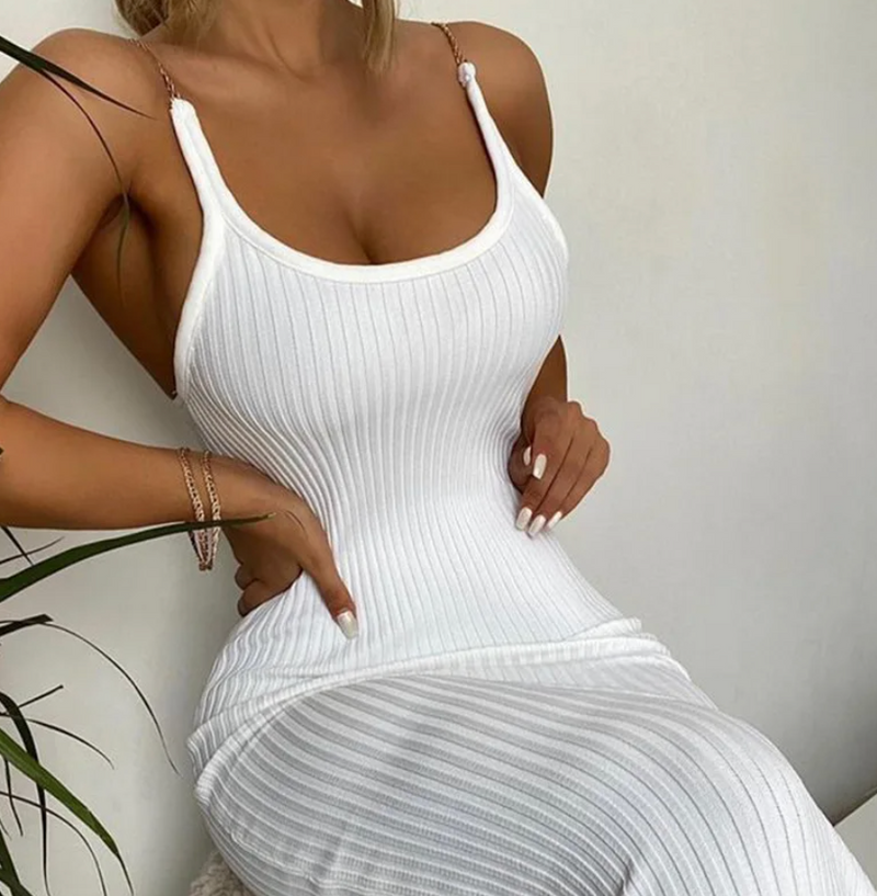 Well Tailored Garment with a Graceful Silhouette