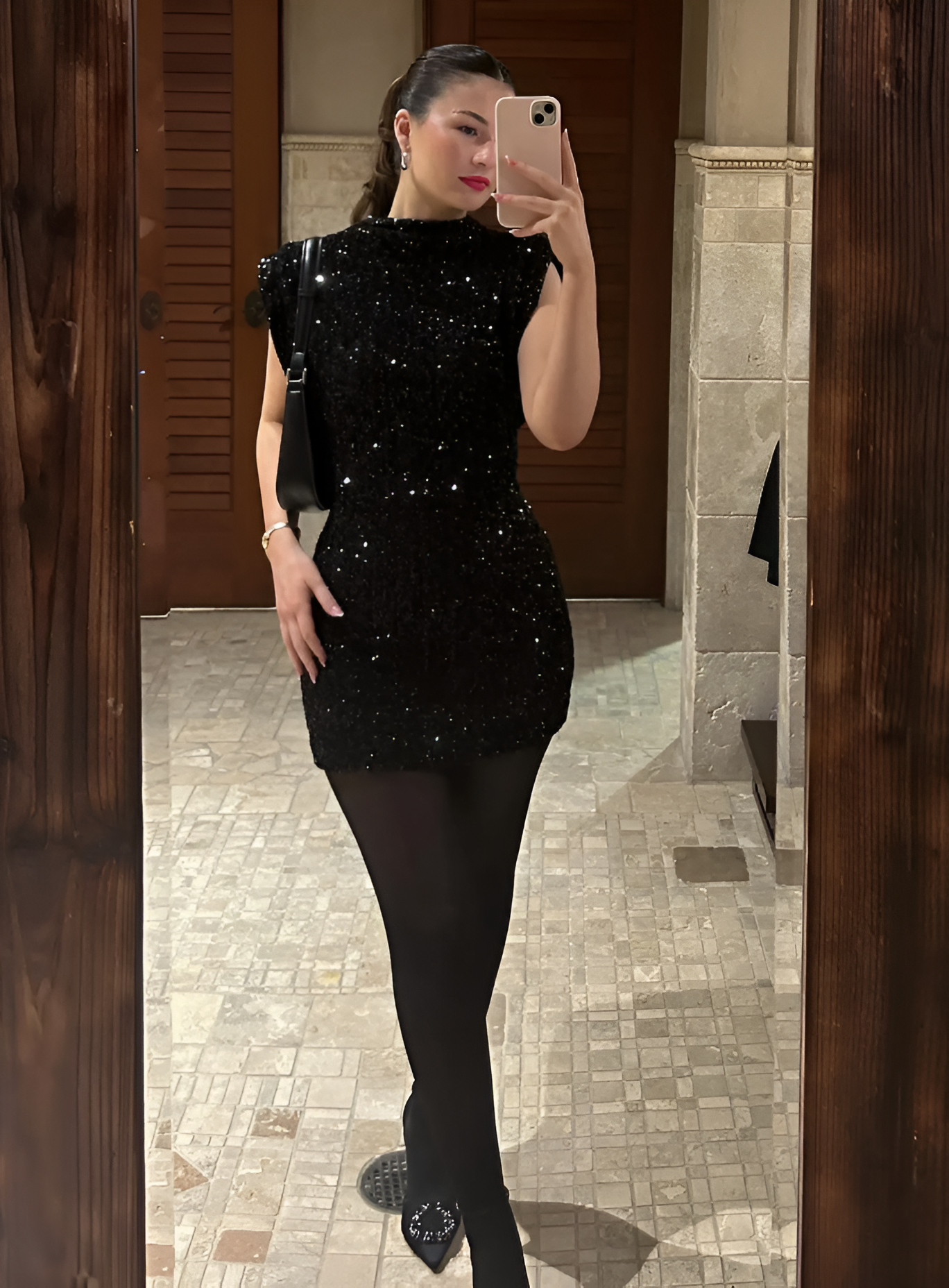Effortlessly Elegant Dress with a Timeless Design