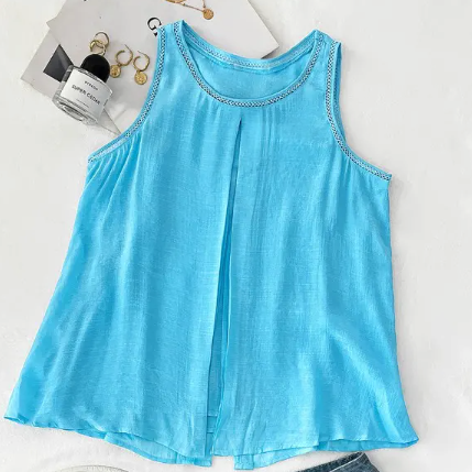 Classic Vintage Top with a Flattering Fit