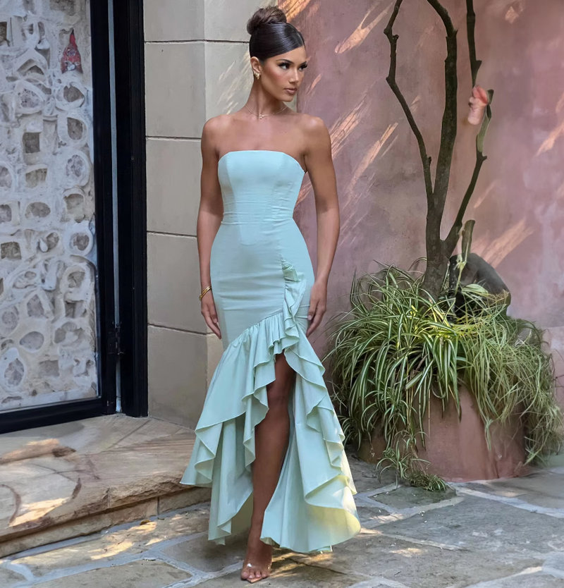 A Vintage Style Dress with Delicate Timeless Details