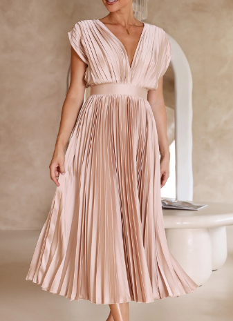 Beautifully Finished Dress in a Timeless Design