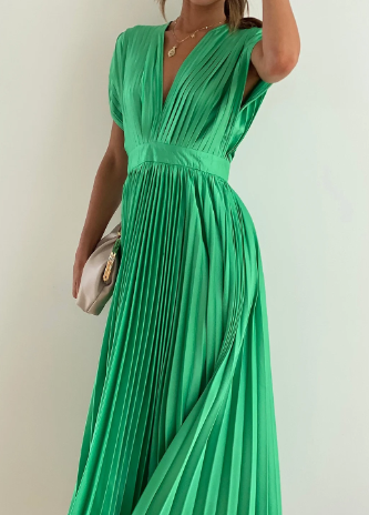 Beautifully Finished Dress in a Timeless Design