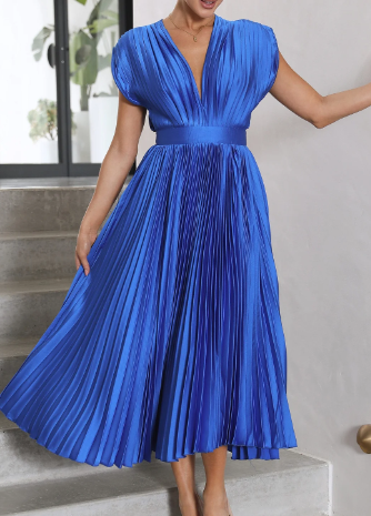 Beautifully Finished Dress in a Timeless Design