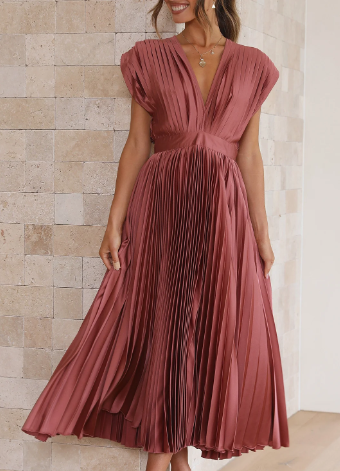 Beautifully Finished Dress in a Timeless Design