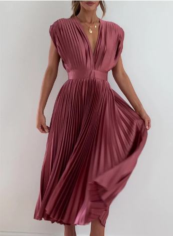 Beautifully Finished Dress in a Timeless Design
