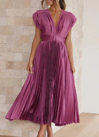 Beautifully Finished Dress in a Timeless Design