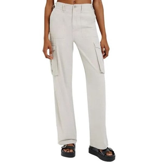 Effortlessly Elegant Pants with a Timeless Design