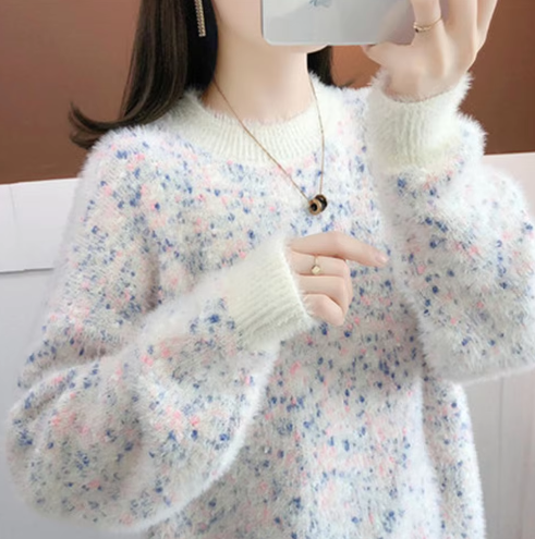 Well Tailored Sweater with a Graceful Silhouette