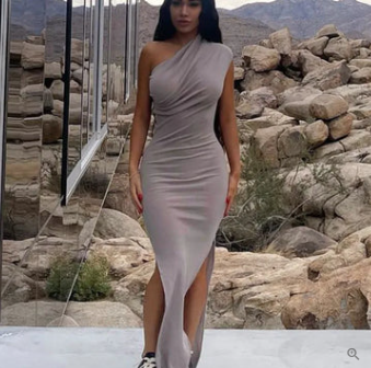 Effortlessly Elegant Dress with a Timeless Design