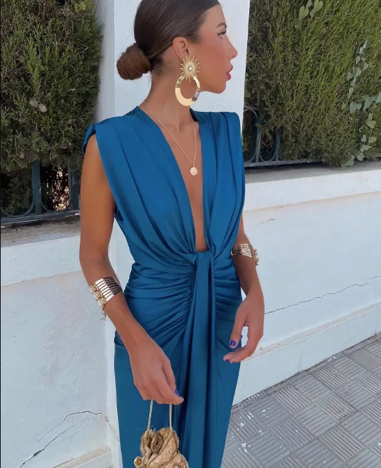 Sophisticated Dress with a Clean Classic Look