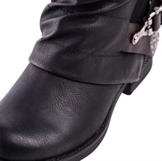 Graceful Orthopedic Boots for Modern Look