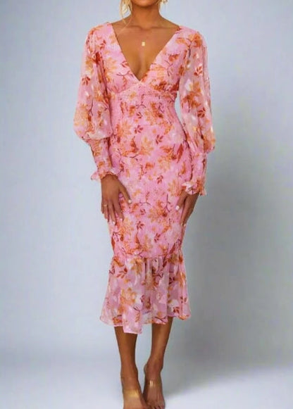 Gracefully Styled Dress for Any Occasion