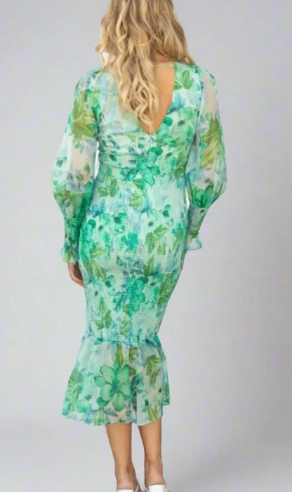 Classic Vintage Dress with a Flattering Fit