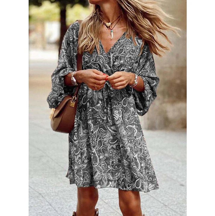 Effortlessly Elegant Dress with a Timeless Design