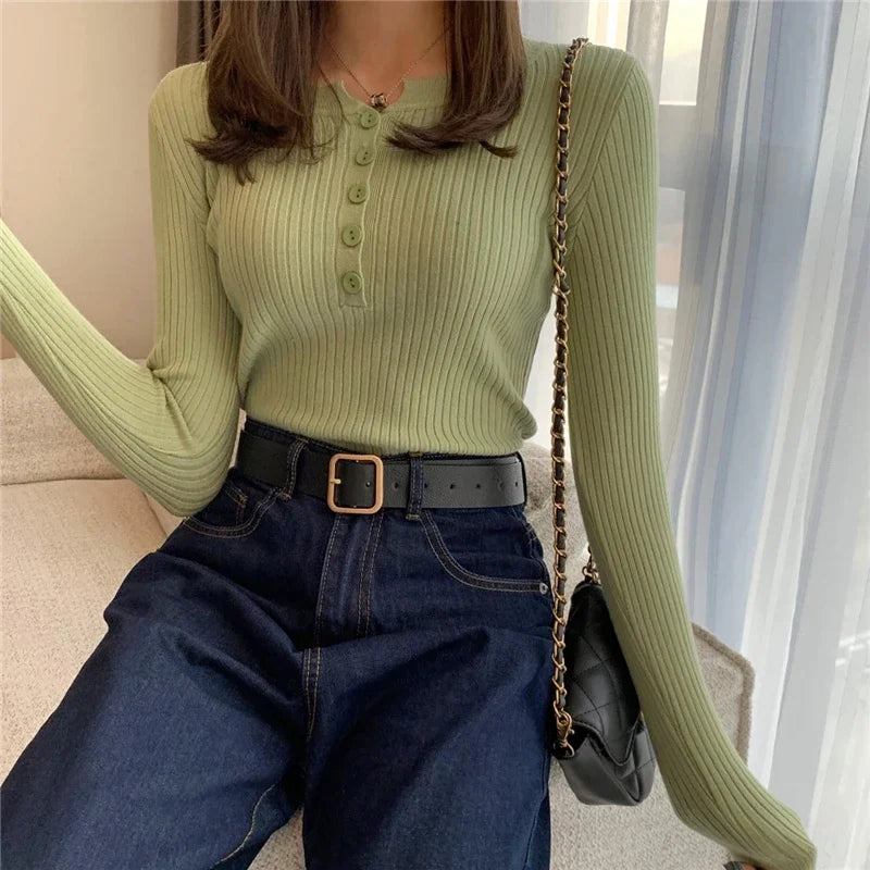 Effortlessly Elegant Sweater with a Timeless Design