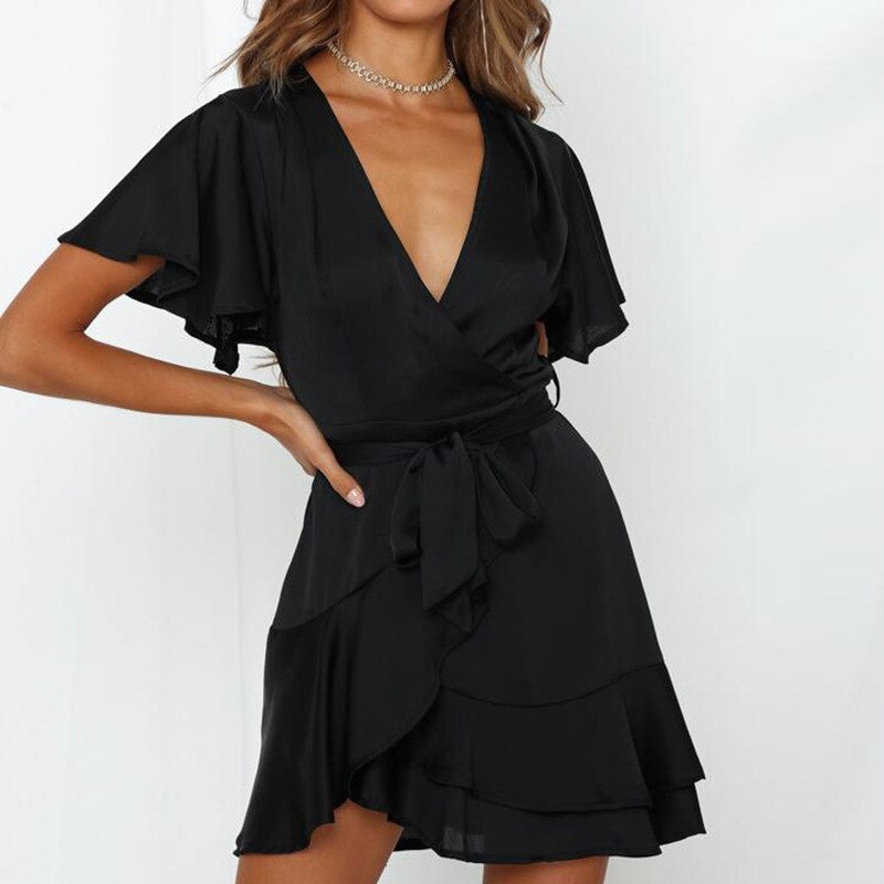 Effortlessly Elegant Dress with a Timeless Design