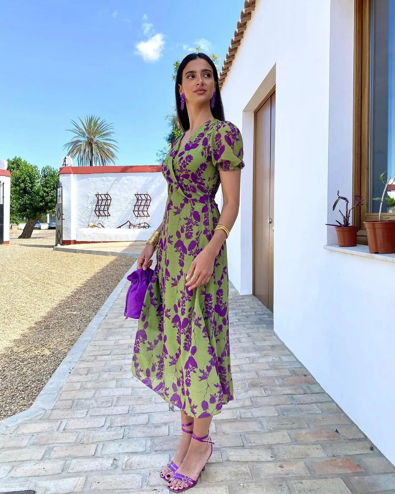 Well Tailored Dress with a Graceful Silhouette