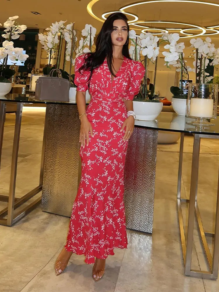 Well Tailored Dress with a Graceful Silhouette