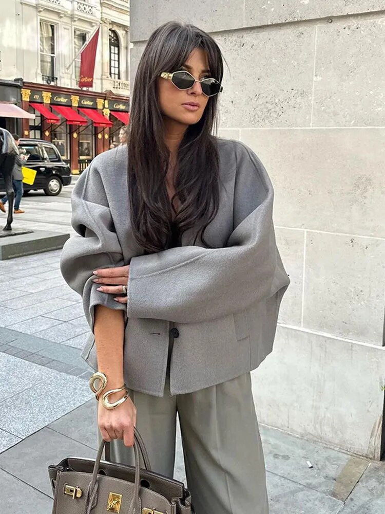Effortlessly Elegant Jacket with a Timeless Design