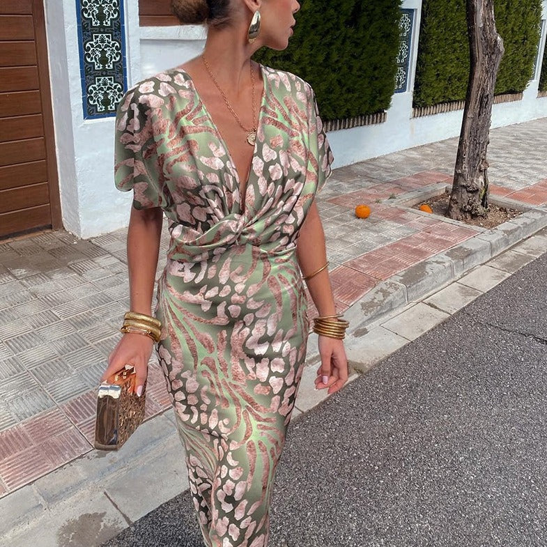 Effortlessly Elegant Dress with a Timeless Design