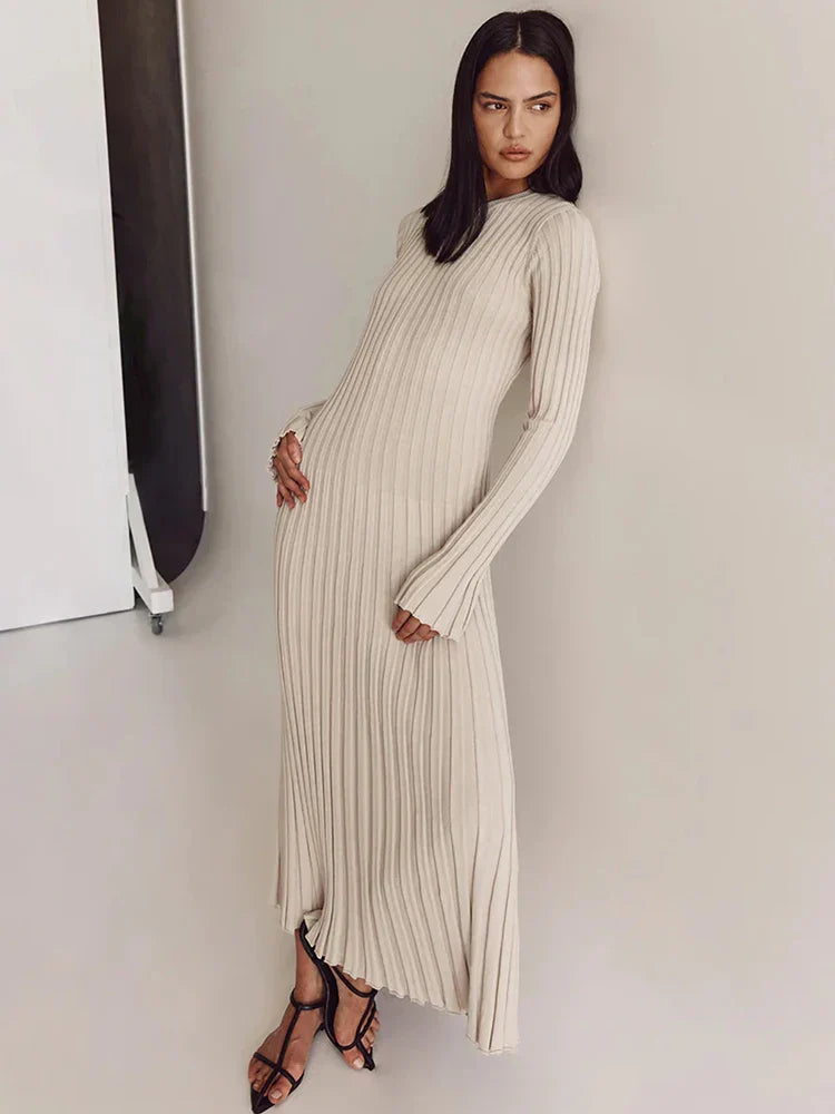 Effortlessly Elegant Dress with a Timeless Design