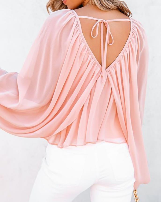 Well Tailored Blouse with a Graceful Silhouette