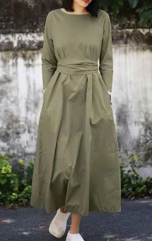 Well Tailored Dress with a Graceful Silhouette
