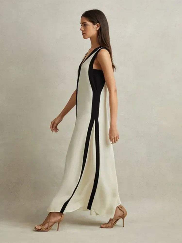 Effortlessly Elegant Garment with a Timeless Design