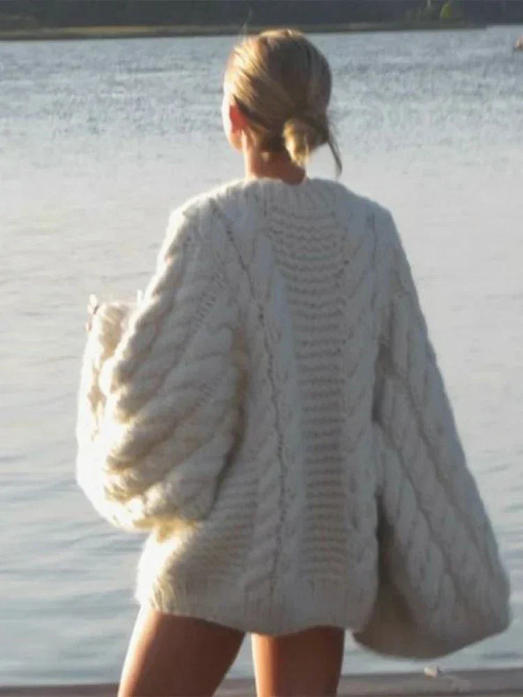 Well Tailored Sweater with a Graceful Silhouette