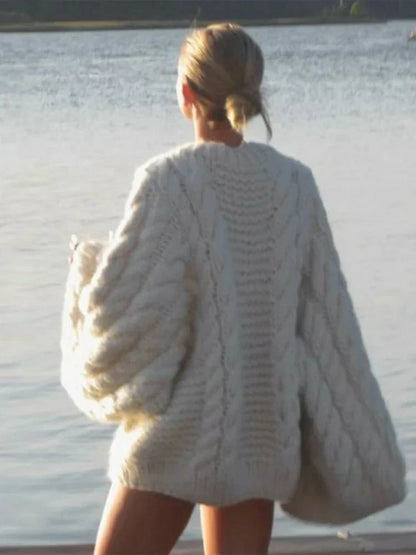 Well Tailored Sweater with a Graceful Silhouette