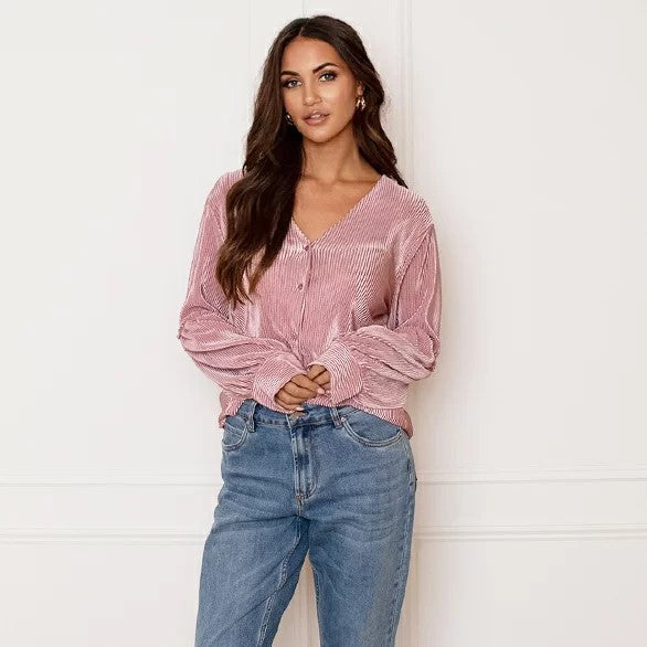 Effortlessly Elegant Blouse with a Timeless Design