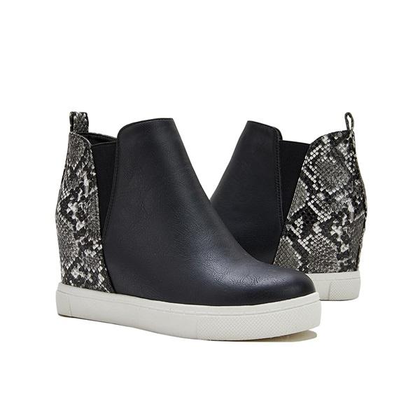 Graceful Orthopedic Boots for Modern Look