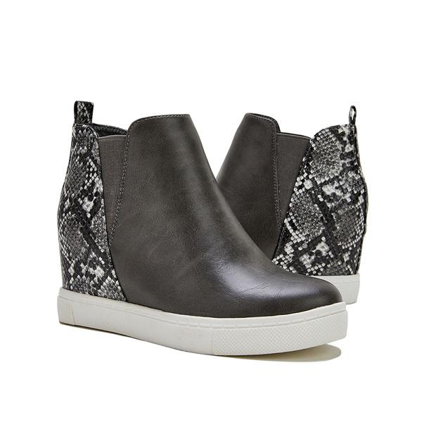 Graceful Orthopedic Boots for Modern Look