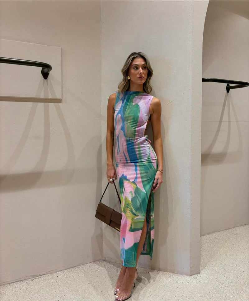 Classic Vintage Dress with a Flattering Fit