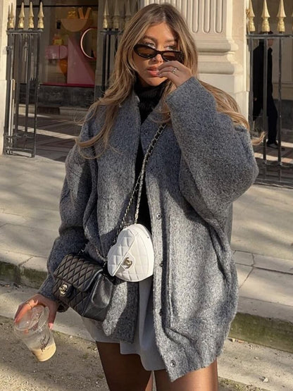 Effortlessly Elegant Jacket with a Timeless Design