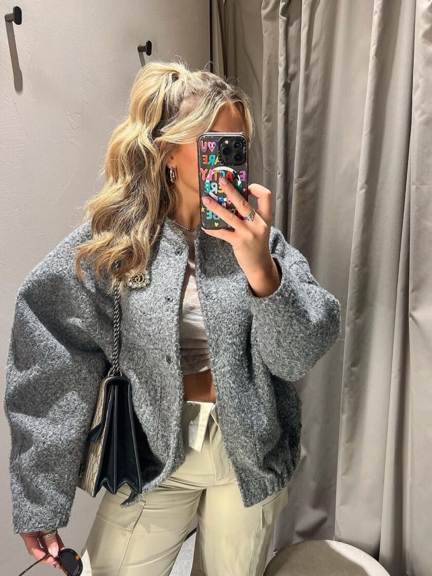 Effortlessly Elegant Jacket with a Timeless Design