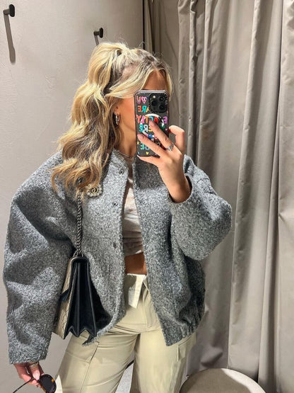 Effortlessly Elegant Jacket with a Timeless Design
