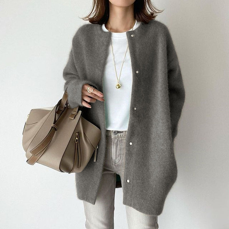 Effortlessly Elegant Cardigan with a Timeless Design