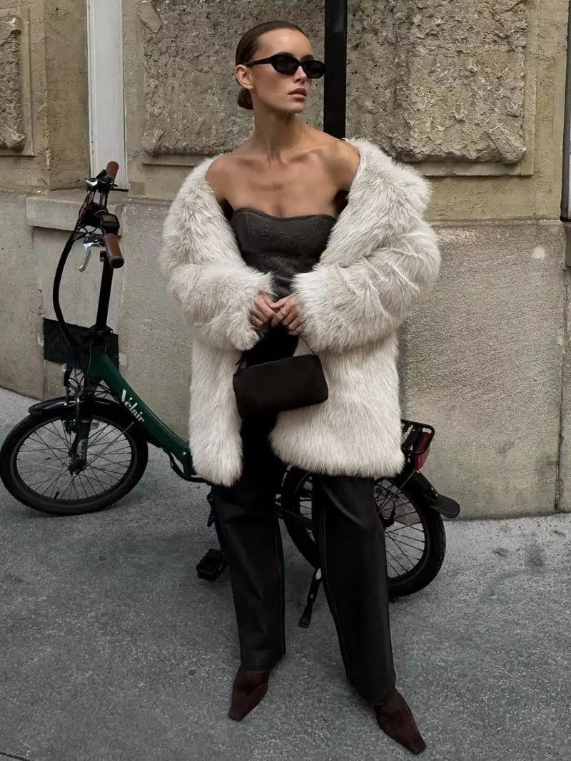 Elegantly Styled Coat for Everyday Wear