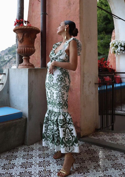 Beautifully Crafted Dress in a Classic Style