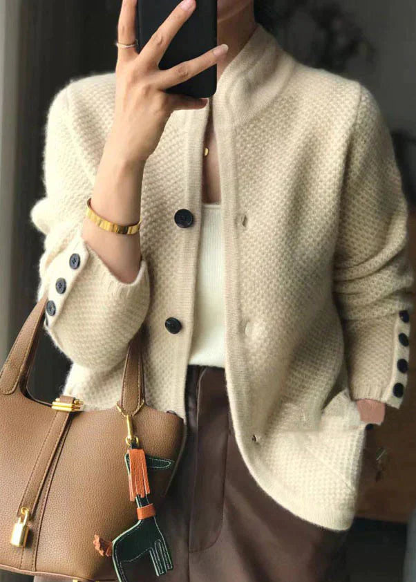 Well Tailored Sweater with a Graceful Silhouette