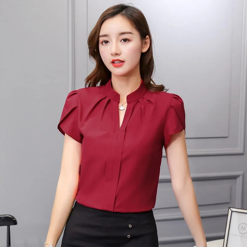 Well Tailored Blouse with a Graceful Silhouette