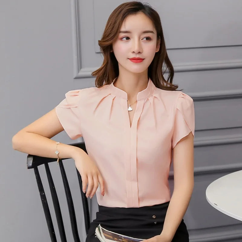 Well Tailored Blouse with a Graceful Silhouette