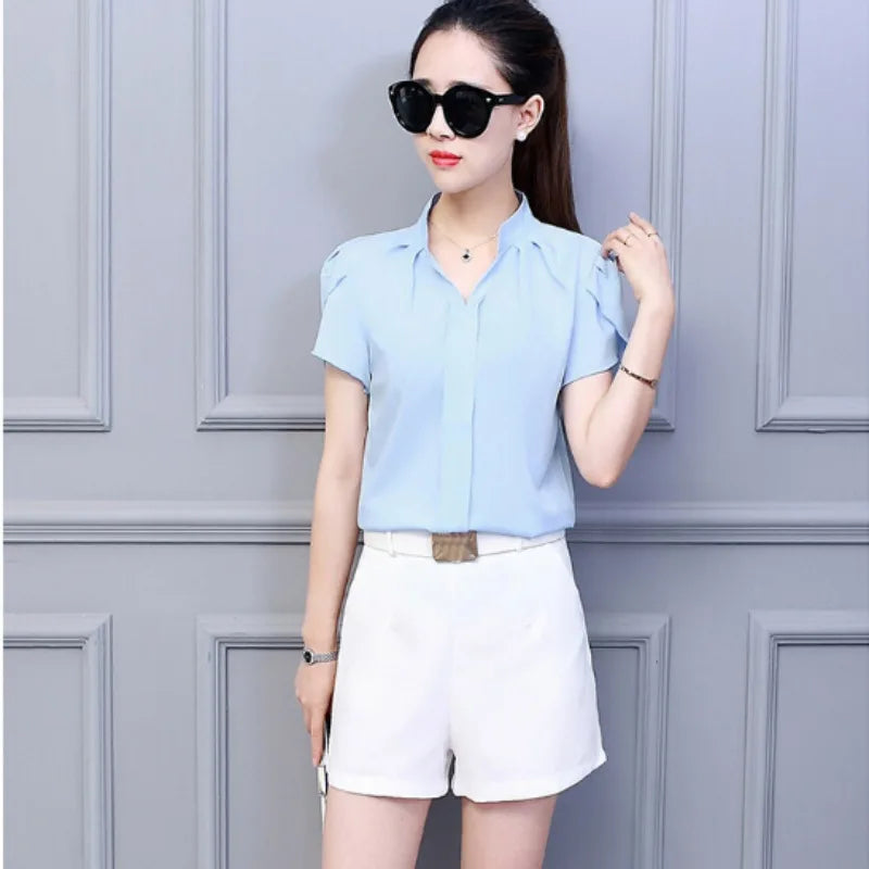 Well Tailored Blouse with a Graceful Silhouette